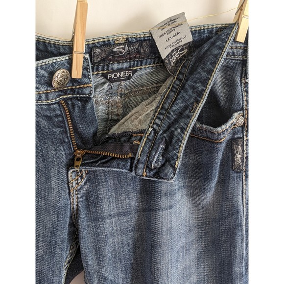 Silver Jeans Co. Pioneer, 30W/31L. Low rise, boot cut, buttoned butt - Picture 3 of 11